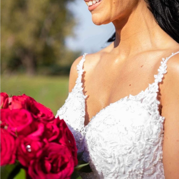 Wedding dress size 2-4 US - Picture 4 of 4